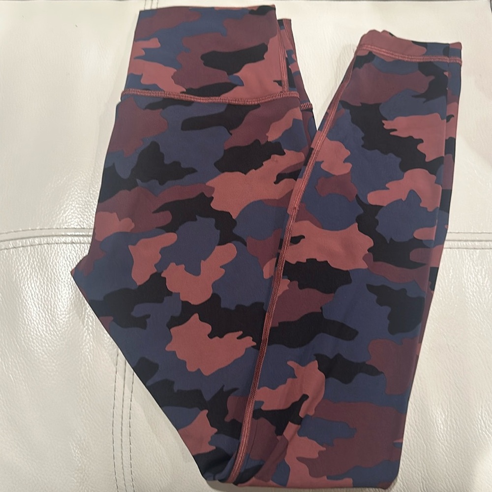 Lululemon Wunder Under leggings size 6 multicolor